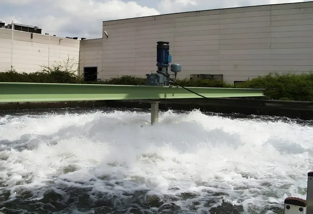 Aquaturbo AER-GD pintailmastin on joustava ja energiatehokas valinta jäteveden puhdistukseen ja veden hapettamiseen matalammissa altaissa.